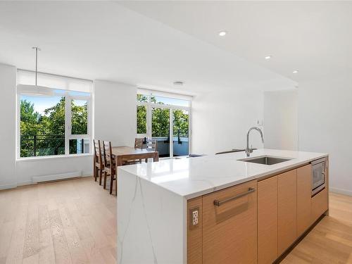 407-530 Michigan St, Victoria, BC - Indoor Photo Showing Kitchen