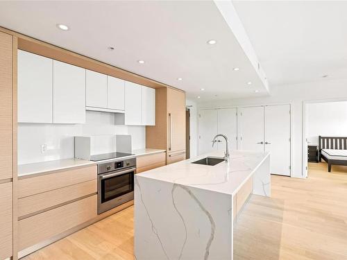 407-530 Michigan St, Victoria, BC - Indoor Photo Showing Kitchen With Upgraded Kitchen