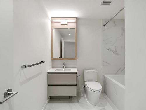 407-530 Michigan St, Victoria, BC - Indoor Photo Showing Bathroom