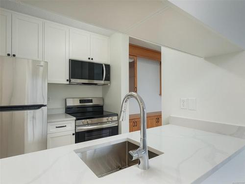 401-1630 Quadra St, Victoria, BC - Indoor Photo Showing Kitchen With Stainless Steel Kitchen With Double Sink With Upgraded Kitchen