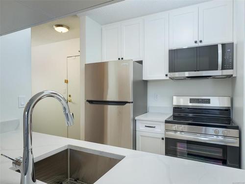 401-1630 Quadra St, Victoria, BC - Indoor Photo Showing Kitchen With Stainless Steel Kitchen