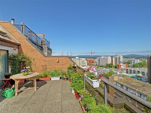 401-1630 Quadra St, Victoria, BC - Outdoor