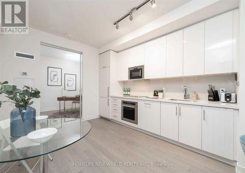 2010 - 330 Richmond Street W, Toronto, ON - Indoor Photo Showing Kitchen