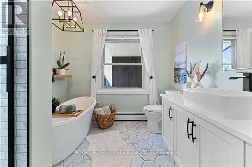 601 Glenwood Drive, Pembroke, ON - Indoor Photo Showing Bathroom