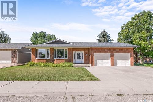 1326 Regal Crescent, Moose Jaw, SK - Outdoor With Facade