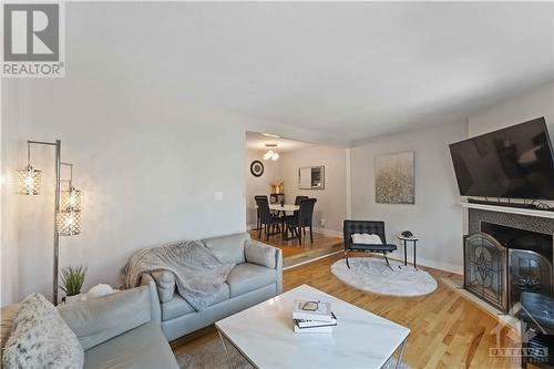 7E Vanessa Terrace, Ottawa, ON - Indoor Photo Showing Living Room