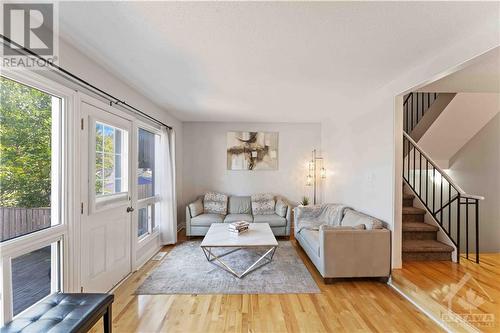 7E Vanessa Terrace, Ottawa, ON - Indoor Photo Showing Living Room