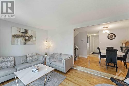 7E Vanessa Terrace, Ottawa, ON - Indoor Photo Showing Living Room