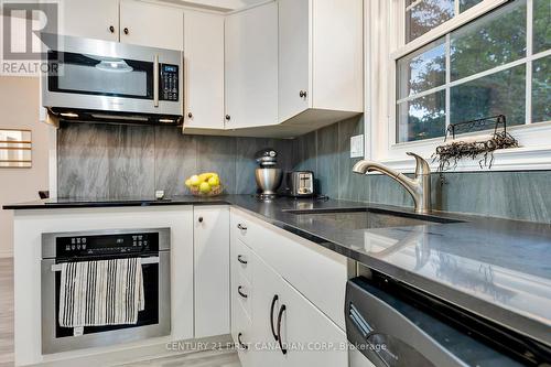 14 Orkney Place, Brantford, ON - Indoor Photo Showing Kitchen