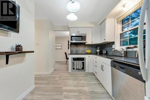 14 Orkney Place, Brantford, ON - Indoor Photo Showing Kitchen