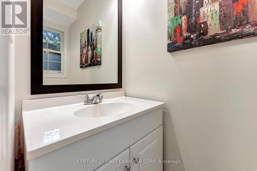 14 Orkney Place, Brantford, ON - Indoor Photo Showing Bathroom