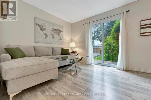 14 Orkney Place, Brantford, ON - Indoor Photo Showing Living Room