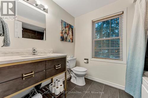 14 Orkney Place, Brantford, ON - Indoor Photo Showing Bathroom