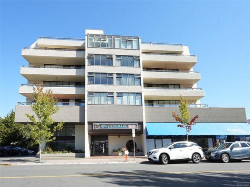 204-9805 Second St, Sidney, BC - Outdoor With Balcony