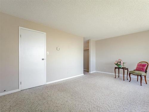 204-9805 Second St, Sidney, BC - Indoor Photo Showing Other Room