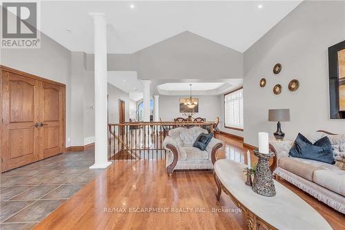 117 Christopher Drive, Hamilton, ON - Indoor Photo Showing Living Room