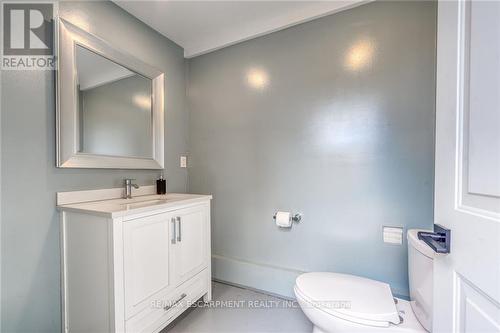 117 Christopher Drive, Hamilton (Kennedy), ON - Indoor Photo Showing Bathroom