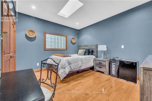 117 Christopher Drive, Hamilton, ON - Indoor Photo Showing Bedroom