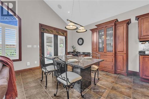 117 Christopher Drive, Hamilton, ON - Indoor Photo Showing Dining Room