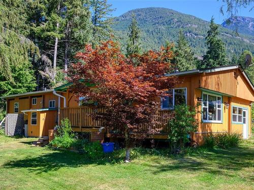 600 Ryans Rd, Sayward, BC 