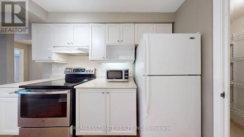 206 - 645 Millwood Road, Toronto (Mount Pleasant East), ON - Indoor Photo Showing Kitchen