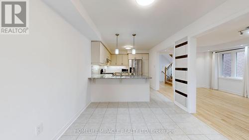 110 Herefordshire Crescent, Newmarket (Woodland Hill), ON - Indoor Photo Showing Kitchen