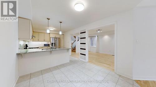 110 Herefordshire Crescent, Newmarket (Woodland Hill), ON - Indoor Photo Showing Kitchen