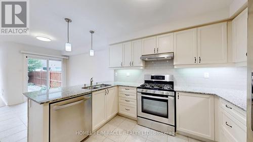 110 Herefordshire Crescent, Newmarket (Woodland Hill), ON - Indoor Photo Showing Kitchen With Double Sink