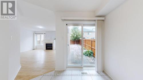 110 Herefordshire Crescent, Newmarket (Woodland Hill), ON - Indoor Photo Showing Other Room With Fireplace