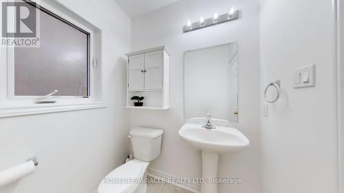 110 Herefordshire Crescent, Newmarket (Woodland Hill), ON - Indoor Photo Showing Bathroom