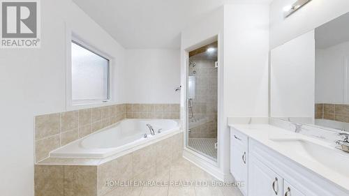 110 Herefordshire Crescent, Newmarket (Woodland Hill), ON - Indoor Photo Showing Bathroom