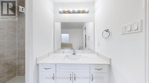 110 Herefordshire Crescent, Newmarket, ON - Indoor Photo Showing Bathroom