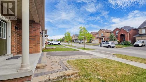 110 Herefordshire Crescent, Newmarket (Woodland Hill), ON - Outdoor With Facade