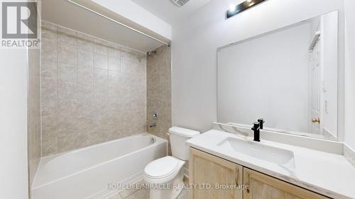 110 Herefordshire Crescent, Newmarket (Woodland Hill), ON - Indoor Photo Showing Bathroom