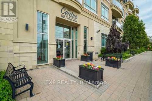 315 - 15277 Yonge Street N, Aurora, ON - Outdoor