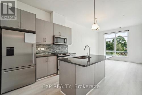 315 - 15277 Yonge Street N, Aurora, ON - Indoor Photo Showing Kitchen With Stainless Steel Kitchen With Upgraded Kitchen