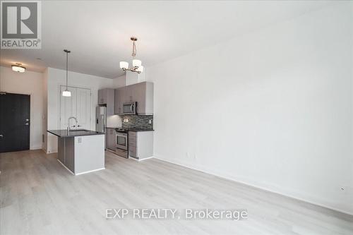 315 - 15277 Yonge Street N, Aurora, ON - Indoor Photo Showing Kitchen With Upgraded Kitchen