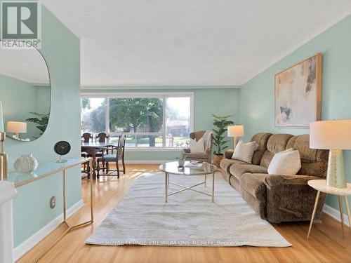 40 Bairstow Crescent, Toronto (West Humber-Clairville), ON - Indoor Photo Showing Living Room