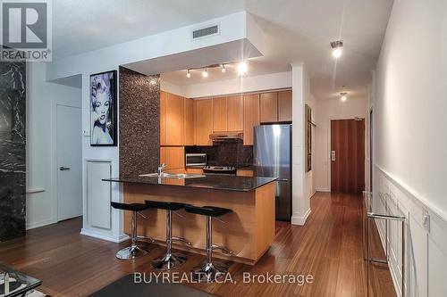 905 - 30 Canterbury Place E, Toronto, ON - Indoor Photo Showing Kitchen