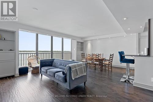 1231 - 33 Harbour Square, Toronto, ON - Indoor Photo Showing Living Room