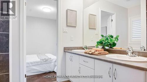 33 Orangeblossom Trail, Brampton, ON - Indoor Photo Showing Bathroom