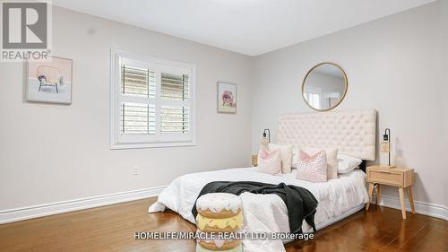 33 Orangeblossom Trail, Brampton, ON - Indoor Photo Showing Bedroom