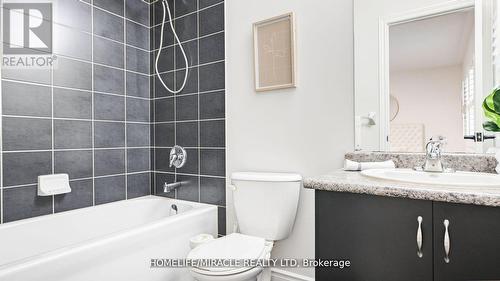 33 Orangeblossom Trail, Brampton (Credit Valley), ON - Indoor Photo Showing Bathroom