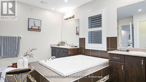 33 Orangeblossom Trail, Brampton, ON - Indoor Photo Showing Bathroom