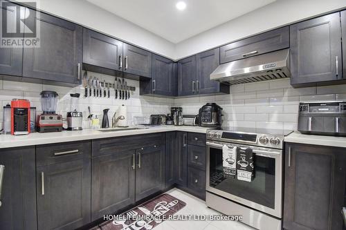 33 Orangeblossom Trail, Brampton, ON - Indoor Photo Showing Kitchen