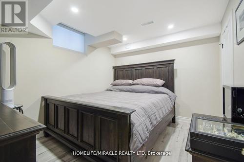 33 Orangeblossom Trail, Brampton, ON - Indoor Photo Showing Bedroom