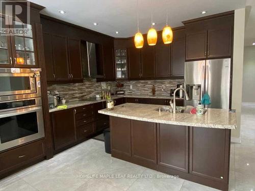 8 Ricardo Road, Brampton, ON - Indoor Photo Showing Kitchen With Upgraded Kitchen