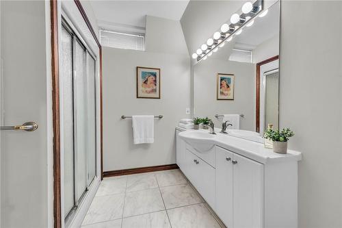 117 Christopher Drive, Hamilton, ON - Indoor Photo Showing Bathroom