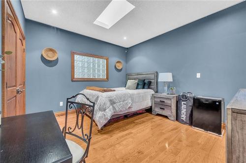 117 Christopher Drive, Hamilton, ON - Indoor Photo Showing Bedroom