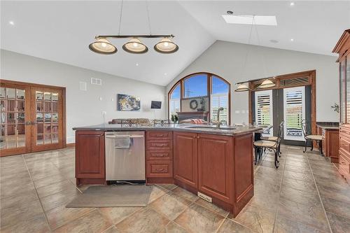 117 Christopher Drive, Hamilton, ON - Indoor Photo Showing Kitchen